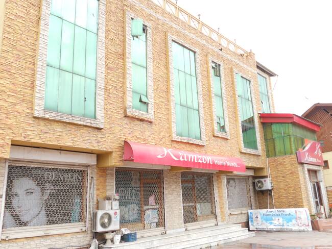 Krimzon Manor Hotel, Srinagar 1